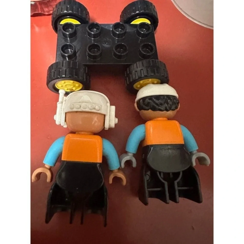 LEGO Duplo Construction Figures and Vehicle Base‎ 2 Minifigures Black Wheelbase